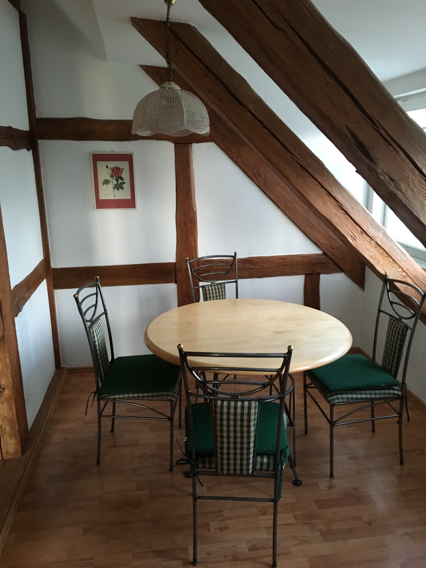 Esszimmer unter dem Dach